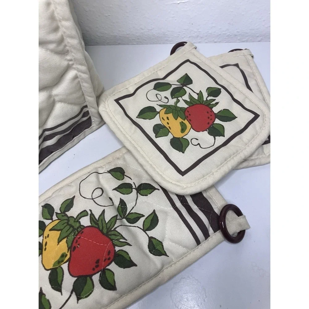 Vintage Strawberry Kitchen Set Blender Cover Pot Holders Oven Mitt Cottagecore